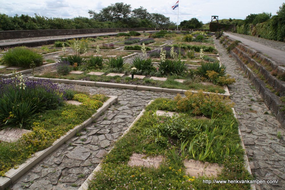 War cemetery, Overveen