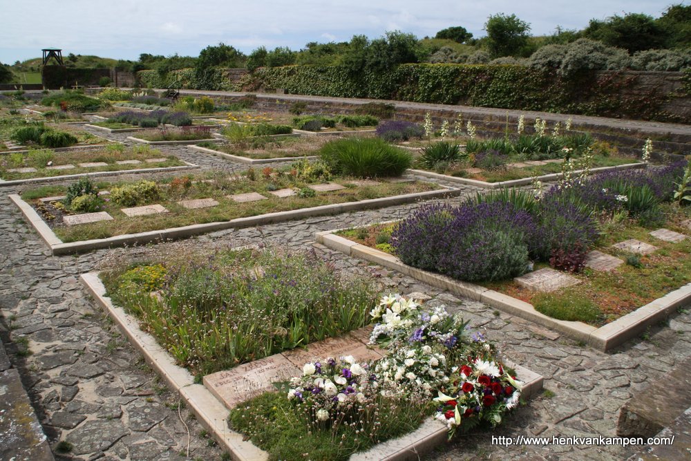 War cemetery, Overveen