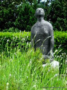 Statue of a woman tombstone, Brandenburg Cemetery, Bilthoven