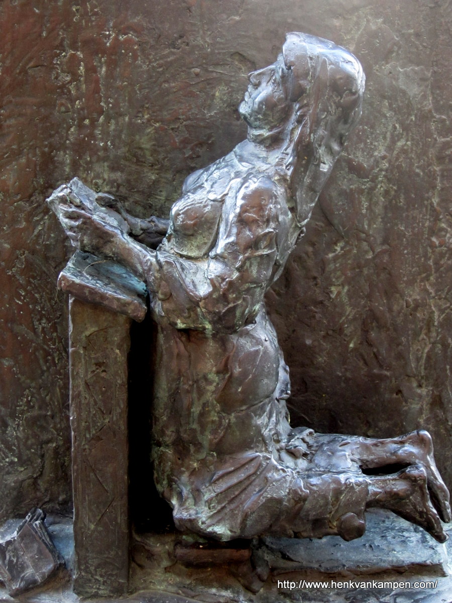 "Hermit Alyt Ponciaens" statue, Utrecht