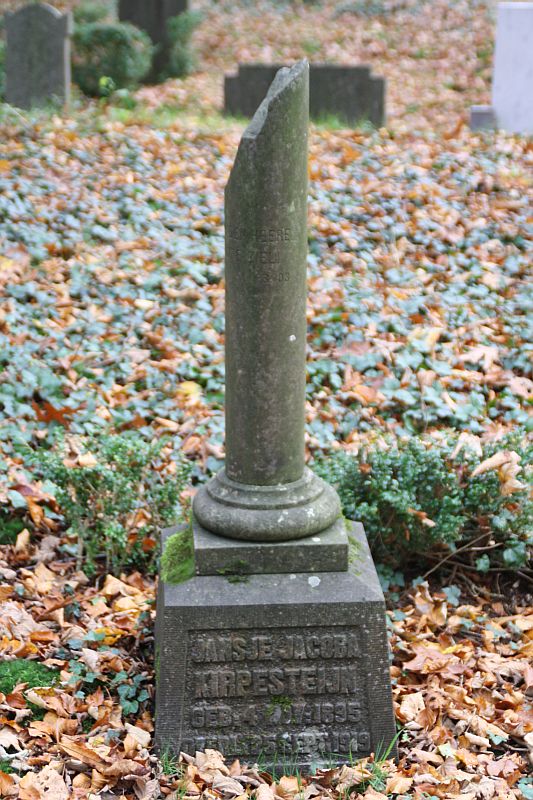 Tombstone of Jansje Jacoba Kirpesteijn, Old cemetery, Doorn