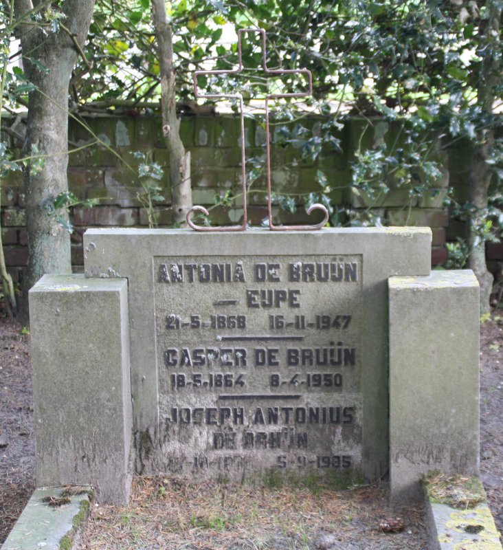 Tombstone Tuesday: De Bruijn