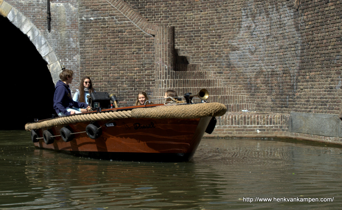 Op het water van de gracht
