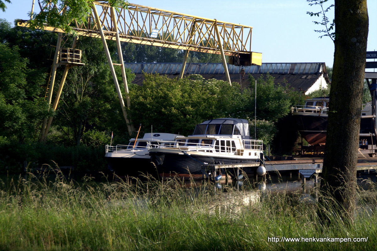Botenverhuurder op het Merwedekanaal