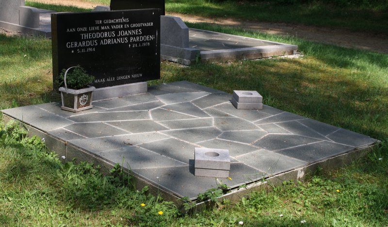 Grave of Theodorus Joannes Gerardus Adrianus Pardoen, Witteveen cemetery