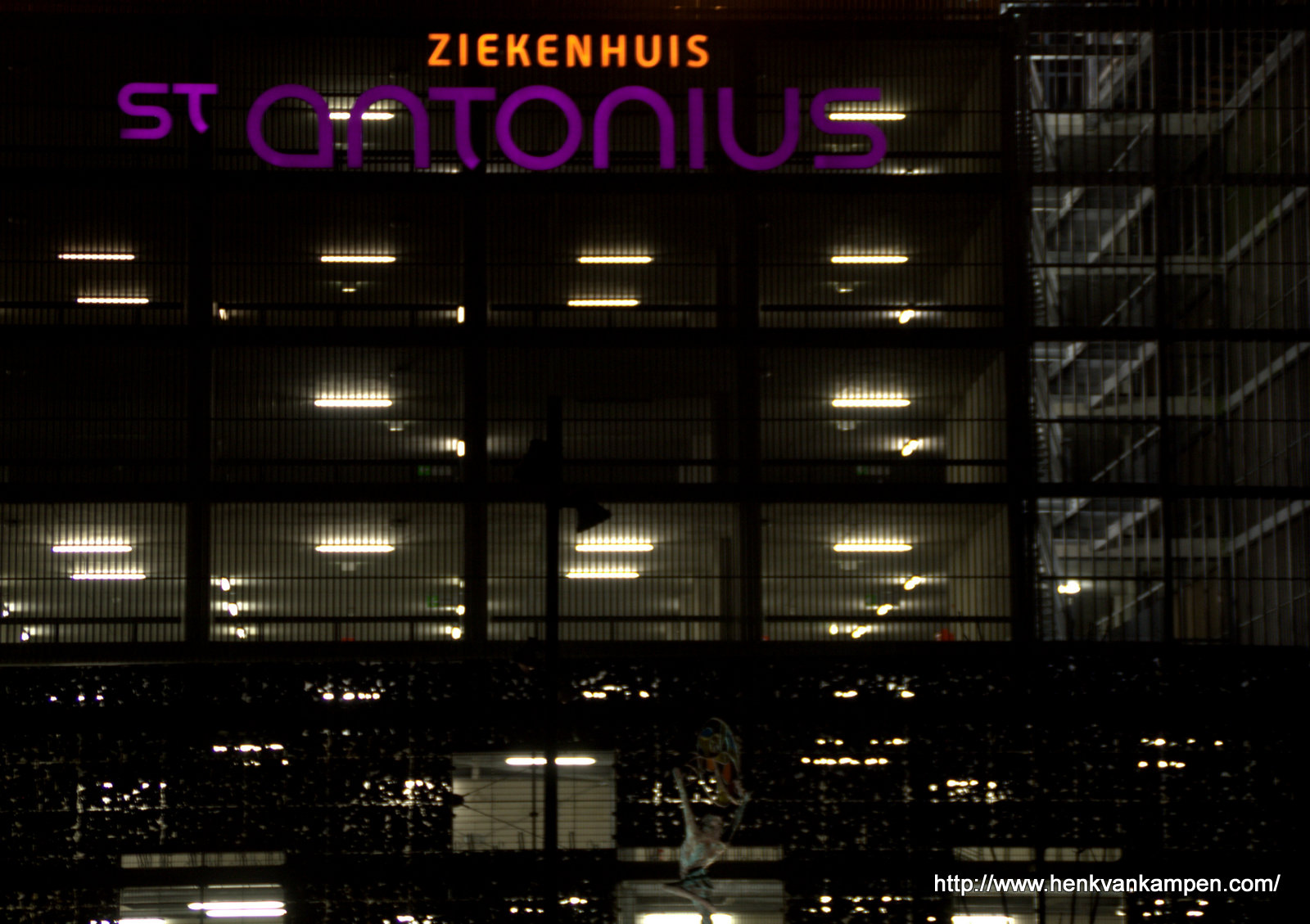 St Antoniusziekenhuis bij nacht