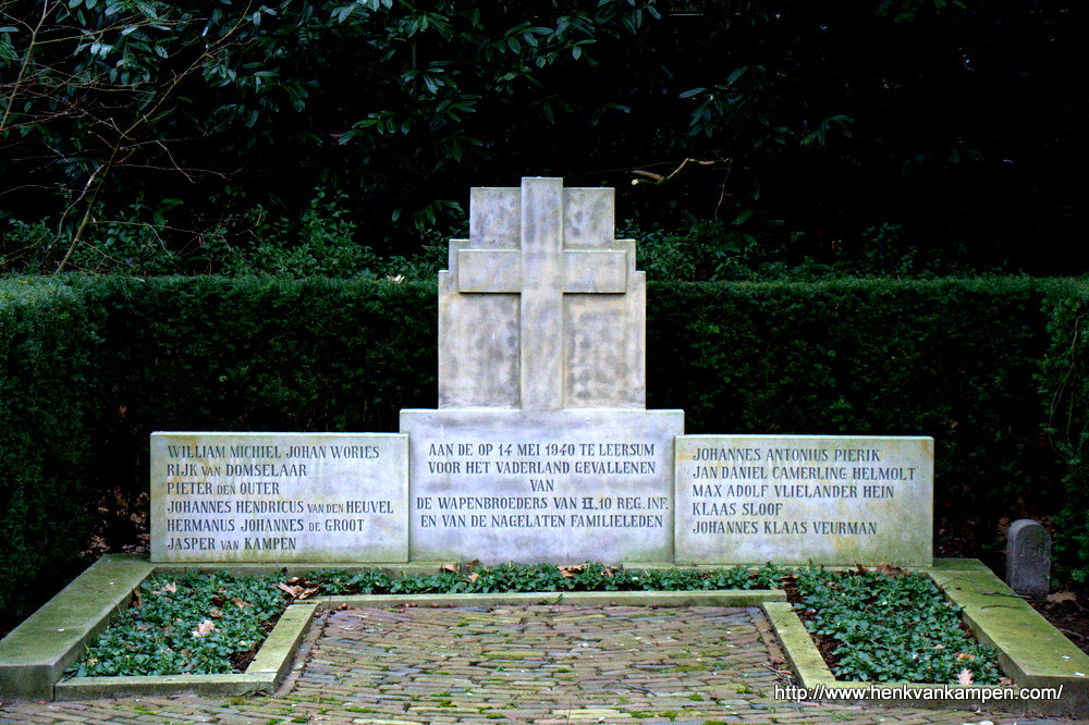 War monuments in Leersum