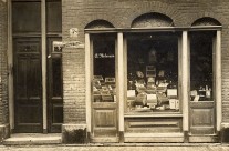 Gathering dust: A photo of a tobacconist